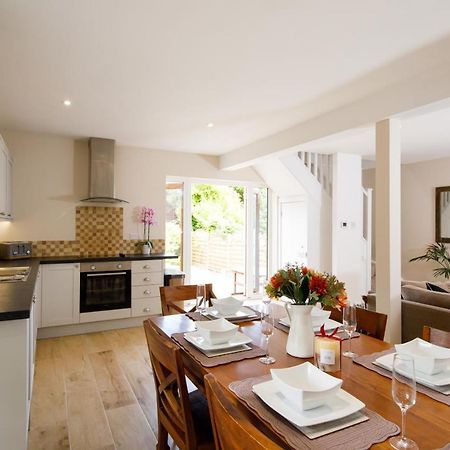 'Orchard Croft Lodge - Chichester', Book-Direct, New Home 1,367 Sq' Ft' , Can Sleep 8 On Request , Split & Link 'Super King' Size Beds, Free Wi-Fi, Sky Tv & Sky Sports, 9 - Minutes From West Wittering Beach, Very Quiet Location, Dog Friendly Exterior photo