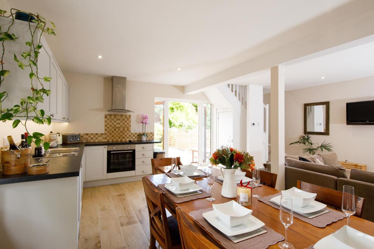'Orchard Croft Lodge - Chichester', Book-Direct, New Home 1,367 Sq' Ft' , Can Sleep 8 On Request , Split & Link 'Super King' Size Beds, Free Wi-Fi, Sky Tv & Sky Sports, 9 - Minutes From West Wittering Beach, Very Quiet Location, Dog Friendly Exterior photo