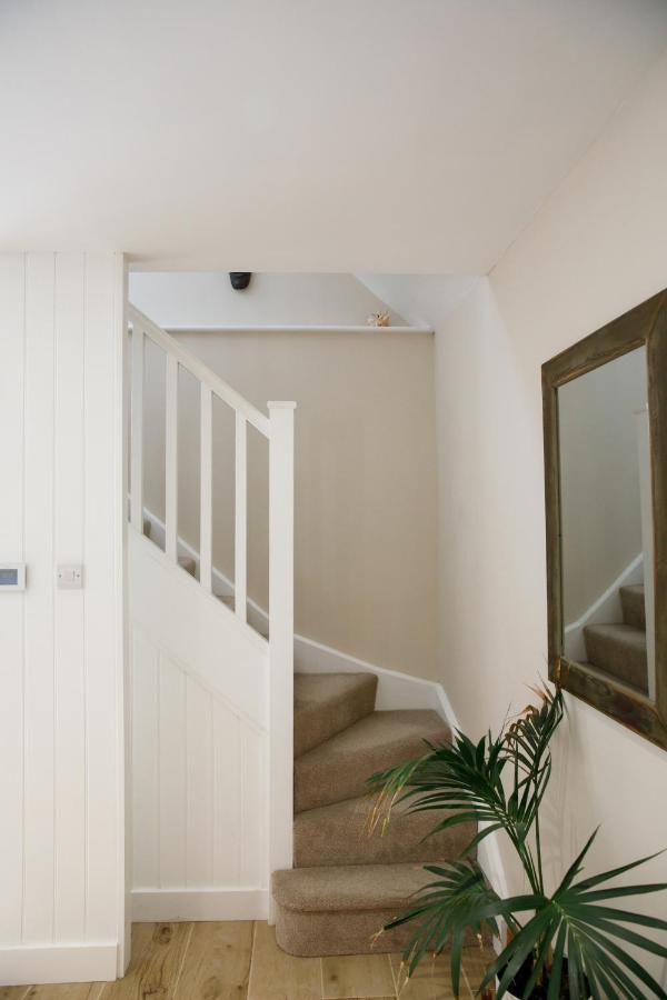 'Orchard Croft Lodge - Chichester', Book-Direct, New Home 1,367 Sq' Ft' , Can Sleep 8 On Request , Split & Link 'Super King' Size Beds, Free Wi-Fi, Sky Tv & Sky Sports, 9 - Minutes From West Wittering Beach, Very Quiet Location, Dog Friendly Exterior photo