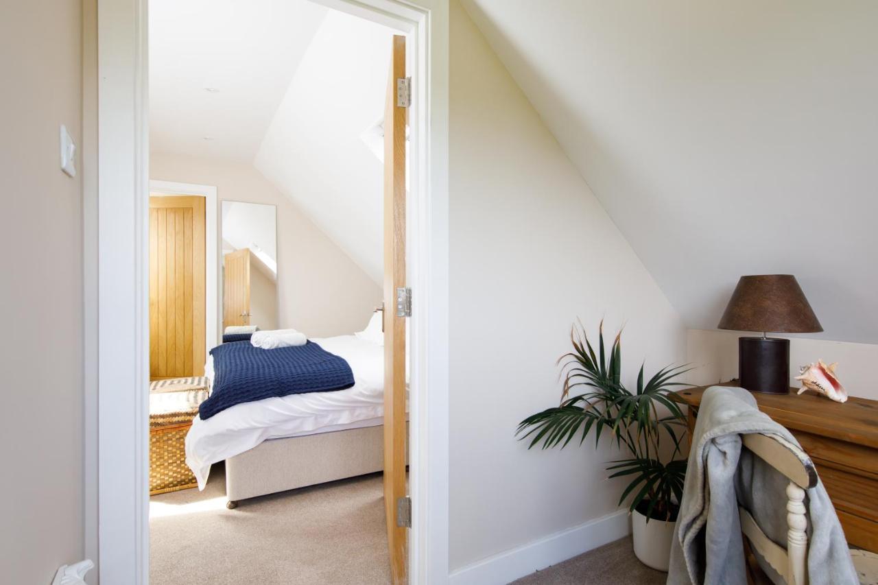 'Orchard Croft Lodge - Chichester', Book-Direct, New Home 1,367 Sq' Ft' , Can Sleep 8 On Request , Split & Link 'Super King' Size Beds, Free Wi-Fi, Sky Tv & Sky Sports, 9 - Minutes From West Wittering Beach, Very Quiet Location, Dog Friendly Exterior photo