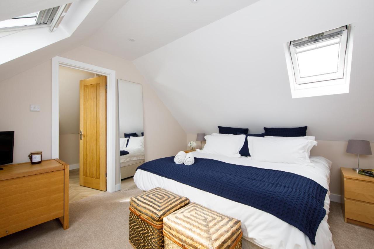'Orchard Croft Lodge - Chichester', Book-Direct, New Home 1,367 Sq' Ft' , Can Sleep 8 On Request , Split & Link 'Super King' Size Beds, Free Wi-Fi, Sky Tv & Sky Sports, 9 - Minutes From West Wittering Beach, Very Quiet Location, Dog Friendly Exterior photo