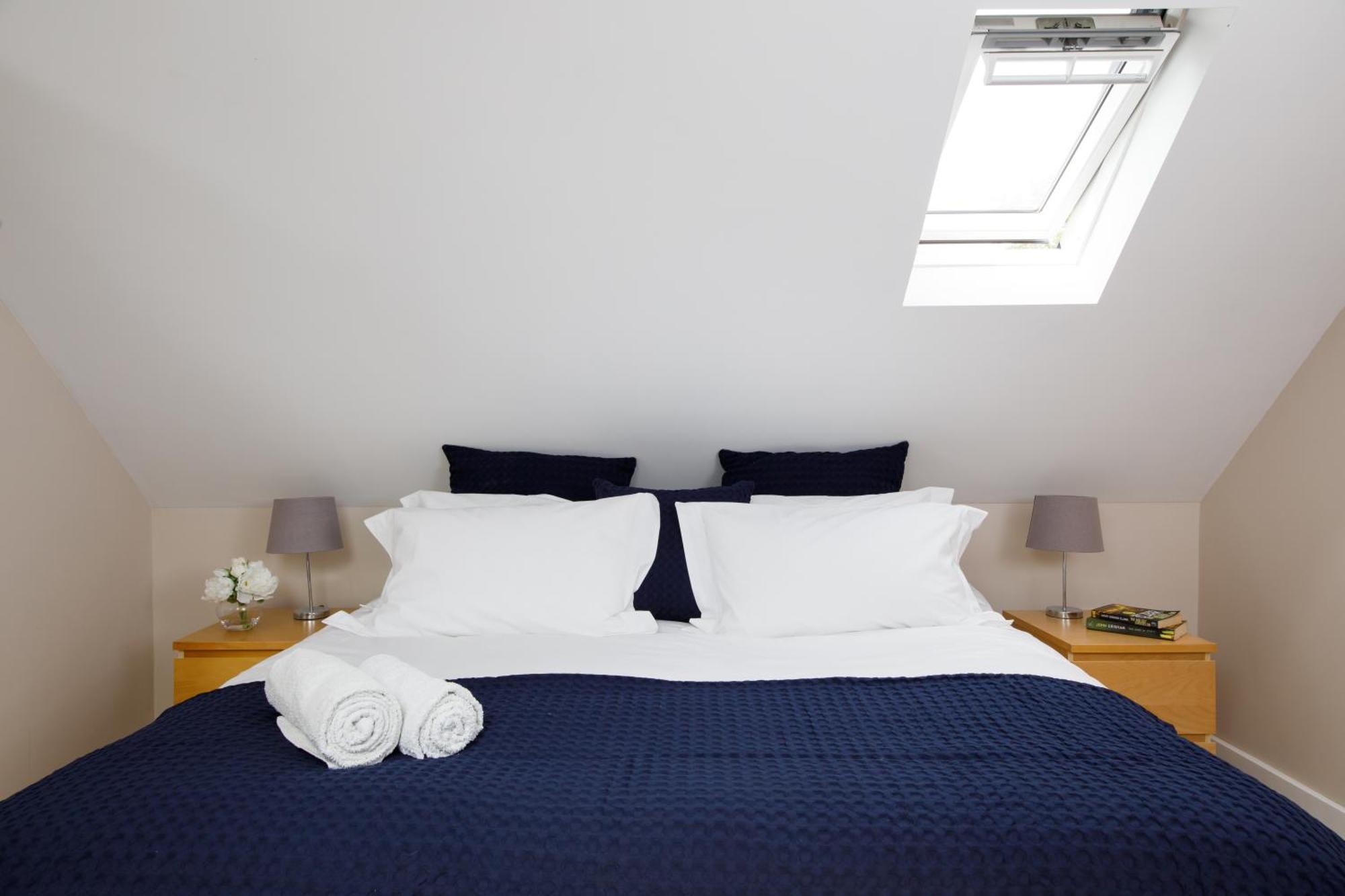 'Orchard Croft Lodge - Chichester', Book-Direct, New Home 1,367 Sq' Ft' , Can Sleep 8 On Request , Split & Link 'Super King' Size Beds, Free Wi-Fi, Sky Tv & Sky Sports, 9 - Minutes From West Wittering Beach, Very Quiet Location, Dog Friendly Exterior photo